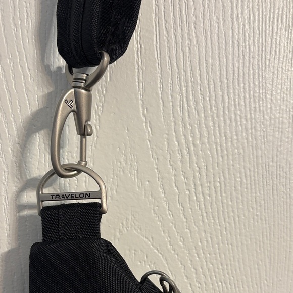 Travelon Anti-theft Classic Black Crossbody Bag - Picture 4 of 15
